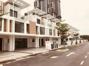 Hygienic Cyberjaya Landed Homestay, Free Wifi, Free Parking, Self Check in